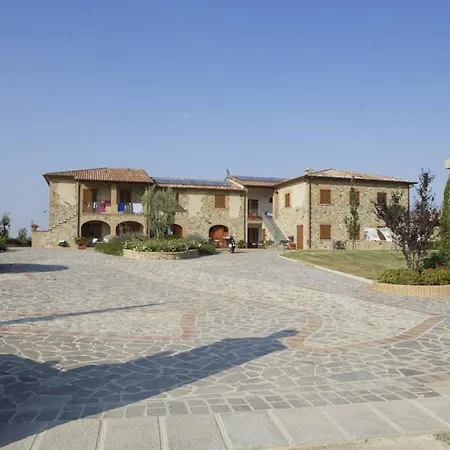 Sleeps 2 With Pool Lajatico