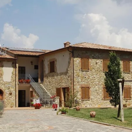 Apartamento Sleeps 2 With Pool Lajatico