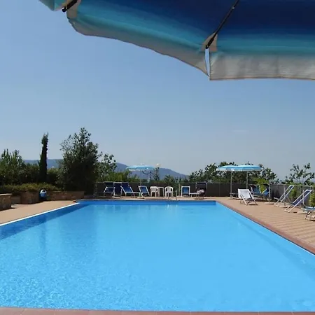 Sleeps 2 With Pool Apartamento *