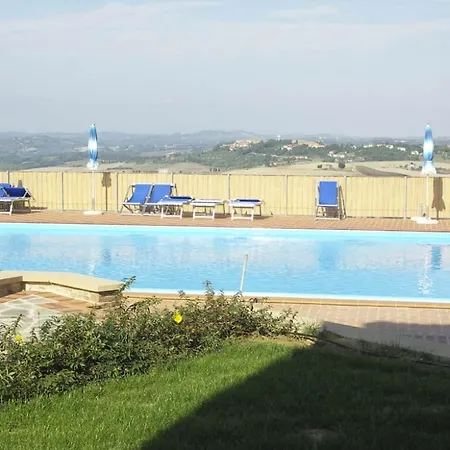 Apartamento Sleeps 2 With Pool Lajatico